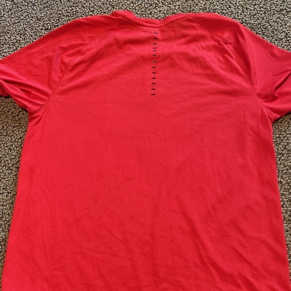 University of Maryland Under Armour Athletic Shirt Size Small- Like New - Picture 7 of 7